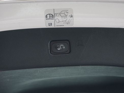 Used 2019 Ford Edge Titanium w/ Cold Weather Package AWD/4WD image 16