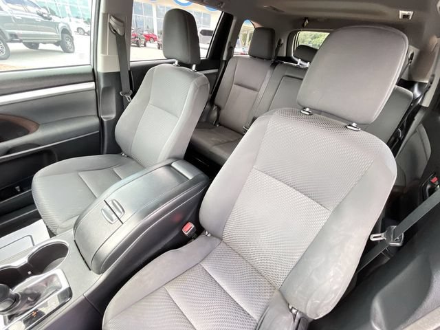 Used 2018 Toyota Highlander LE FWD image 15