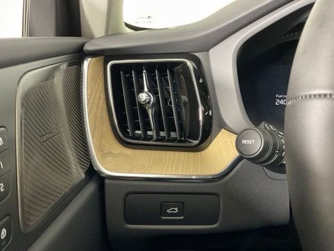 New 2026 Volvo XC60 B5 Plus w/ Protection Package Premier AWD/4WD image 17