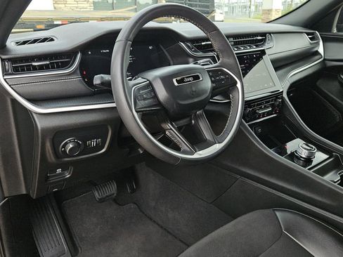 Used 2024 Jeep Grand Cherokee Altitude AWD/4WD image 25