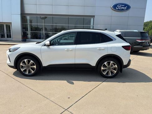 Used 2023 Ford Escape Platinum w/ Premium Technology Package image 2