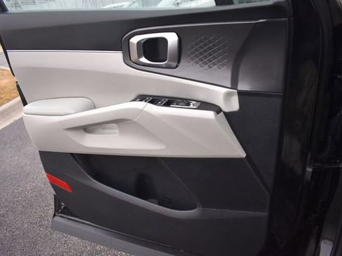 Used 2025 Kia Sorento S image 32