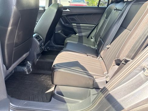 Used 2024 Volkswagen Tiguan SE w/ Panoramic Sunroof Package AWD/4WD image 13