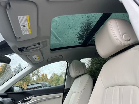 Used 2024 Audi Q8 e-tron Premium image 30