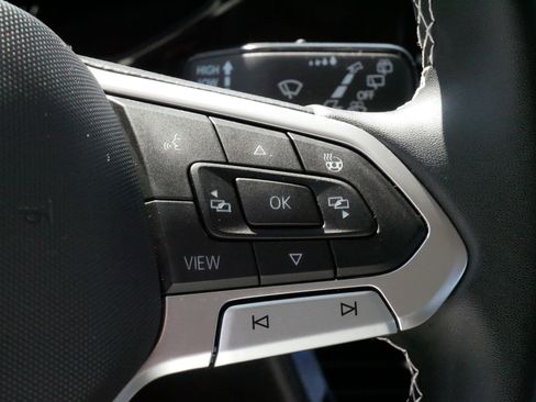 Used 2023 Volkswagen Taos SE w/ Panoramic Sunroof Package image 25