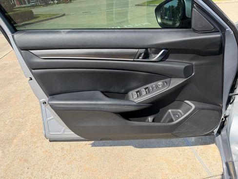 Used 2018 Honda Accord Sport image 12