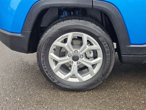 Certified 2025 Jeep Compass Sport image 9