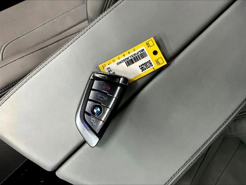 Used 2018 BMW M5 image 12