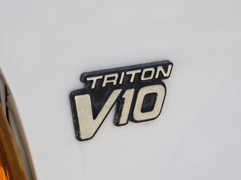 Used 2001 Ford F550 2WD Regular Cab Super Duty image 31