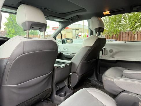 Used 2021 Toyota Sienna XSE w/ XSE Plus Package FWD image 17