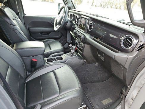 Used 2023 Jeep Wrangler Unlimited Sahara image 11