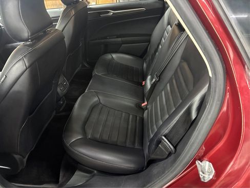 Used 2017 Ford Fusion SE w/ Fusion SE Technology Package FWD image 12