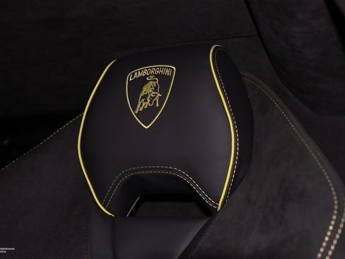 Used 2024 Lamborghini Huracan Sterrato image 32