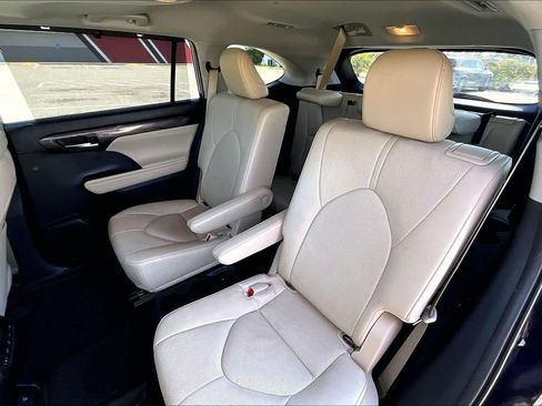 Used 2023 Toyota Highlander Limited FWD image 21
