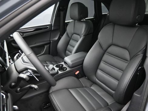 New 2026 Porsche Macan image 13