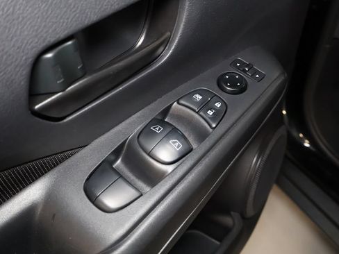 Used 2021 Nissan Kicks S FWD image 10