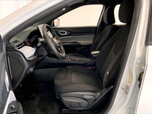 Used 2025 Jeep Compass Sport image 15