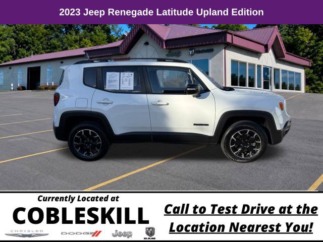 Used 2023 Jeep Renegade Latitude AWD/4WD image 3
