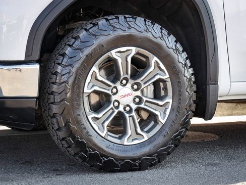 Used 2024 GMC Sierra 1500 SLE w/ X31 Off-Road Package AWD/4WD image 11