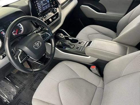 Certified 2020 Toyota Highlander LE AWD/4WD image 12
