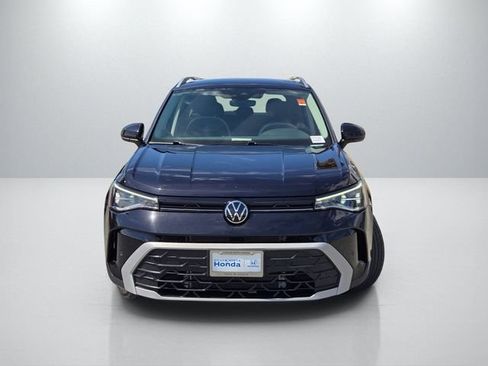 Used 2025 Volkswagen Taos SE FWD image 2