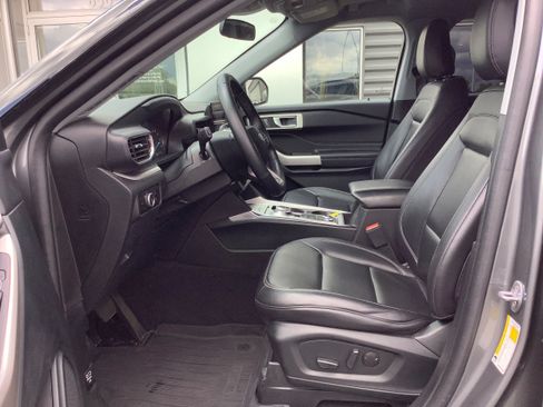 Used 2023 Ford Explorer XLT w/ Equipment Group 202A AWD/4WD image 8