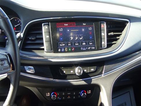 Used 2024 Buick Enclave Premium image 26