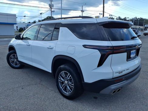 Used 2025 Chevrolet Traverse LT AWD/4WD image 6