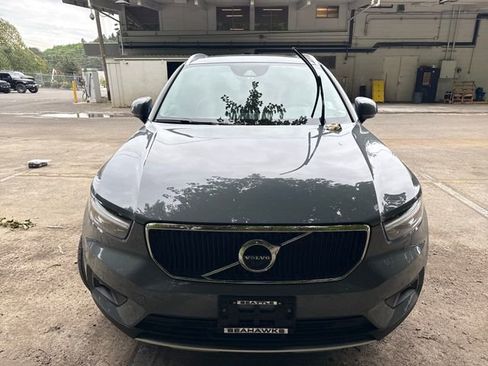 Used 2020 Volvo XC40 T5 Momentum w/ Protection Package Premier AWD/4WD image 2