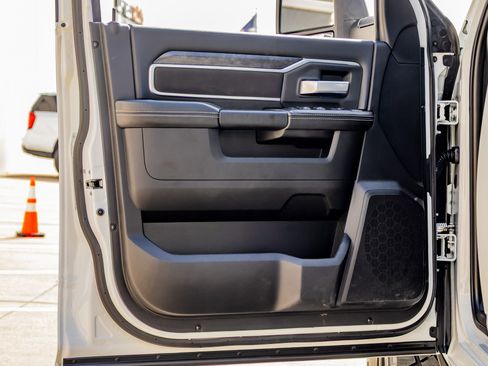 Used 2024 RAM 2500 Big Horn w/ Night Edition image 38