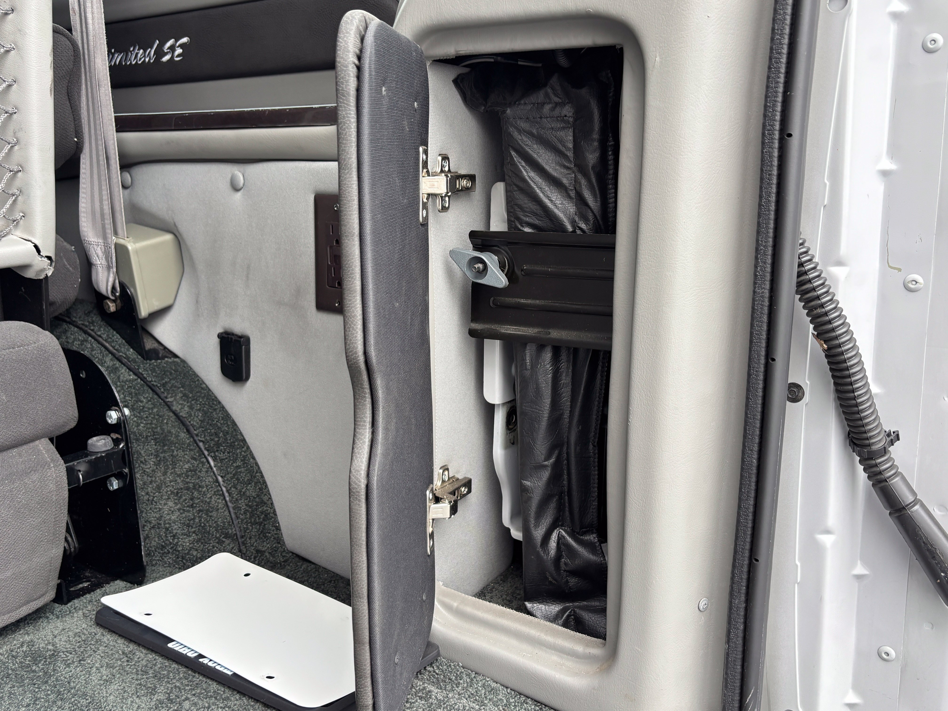 Used 2019 Chevrolet Express 2500 w/ Enhanced Convenience Package RWD image 12