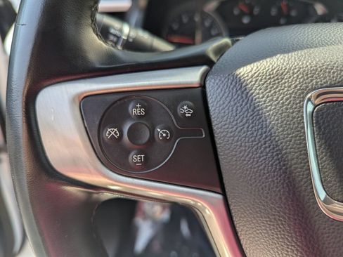 Used 2023 GMC Acadia SLT FWD image 18