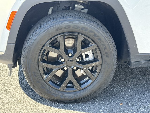 Used 2022 Jeep Grand Cherokee L Limited AWD/4WD image 19