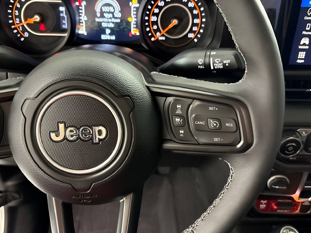 Used 2025 Jeep Gladiator Mojave w/ Safety Group AWD/4WD image 32