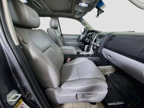 Used 2011 Toyota Sequoia Limited AWD/4WD image 33