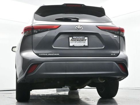 Used 2022 Toyota Highlander XLE FWD image 57