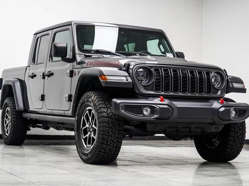 Used 2024 Jeep Gladiator Rubicon w/ Technology Group AWD/4WD image 4