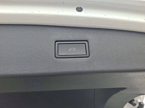 Certified 2024 Volkswagen Tiguan Wolfsburg Edition image 31