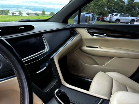 Used 2017 Cadillac XT5 FWD w/ LPO, Wheel Lock Package image 12