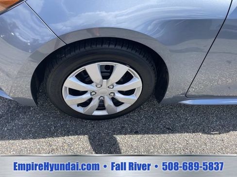 Used 2025 Toyota Corolla LE FWD image 11
