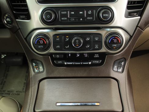 Used 2020 Chevrolet Suburban Premier image 24