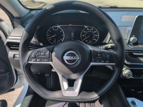 Used 2025 Nissan Altima 2.5 SV image 19
