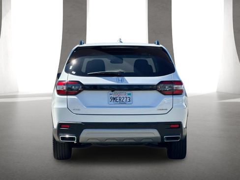 Certified 2025 Honda Pilot Touring image 5
