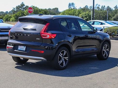 Used 2023 Volvo XC40 B5 Core AWD/4WD image 5