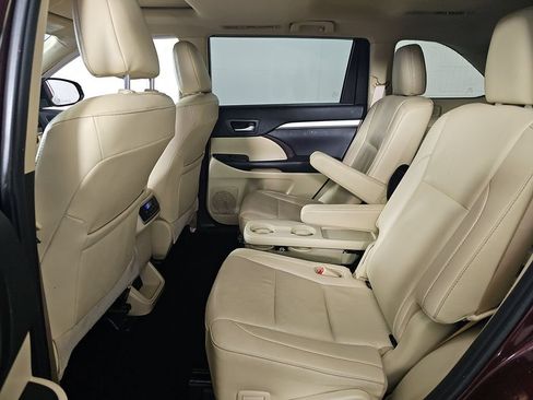Used 2019 Toyota Highlander XLE AWD/4WD image 6