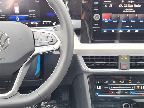 New 2025 Volkswagen Taos SE image 30