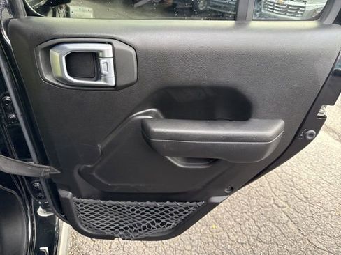 Used 2022 Jeep Wrangler Unlimited Rubicon AWD/4WD image 18
