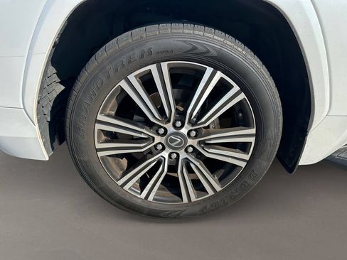 Used 2024 Lexus LX 600 4WD w/ Luxury Package image 10