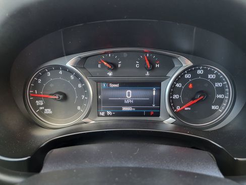 Used 2024 GMC Terrain SLE image 11