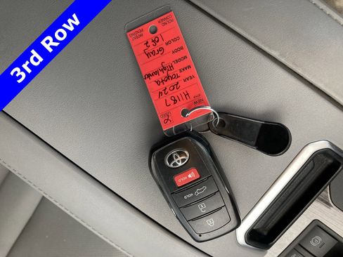 Used 2024 Toyota Highlander Limited image 53